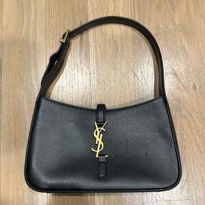 Saint Laurent Leather Le 5 à 7 hobo bag